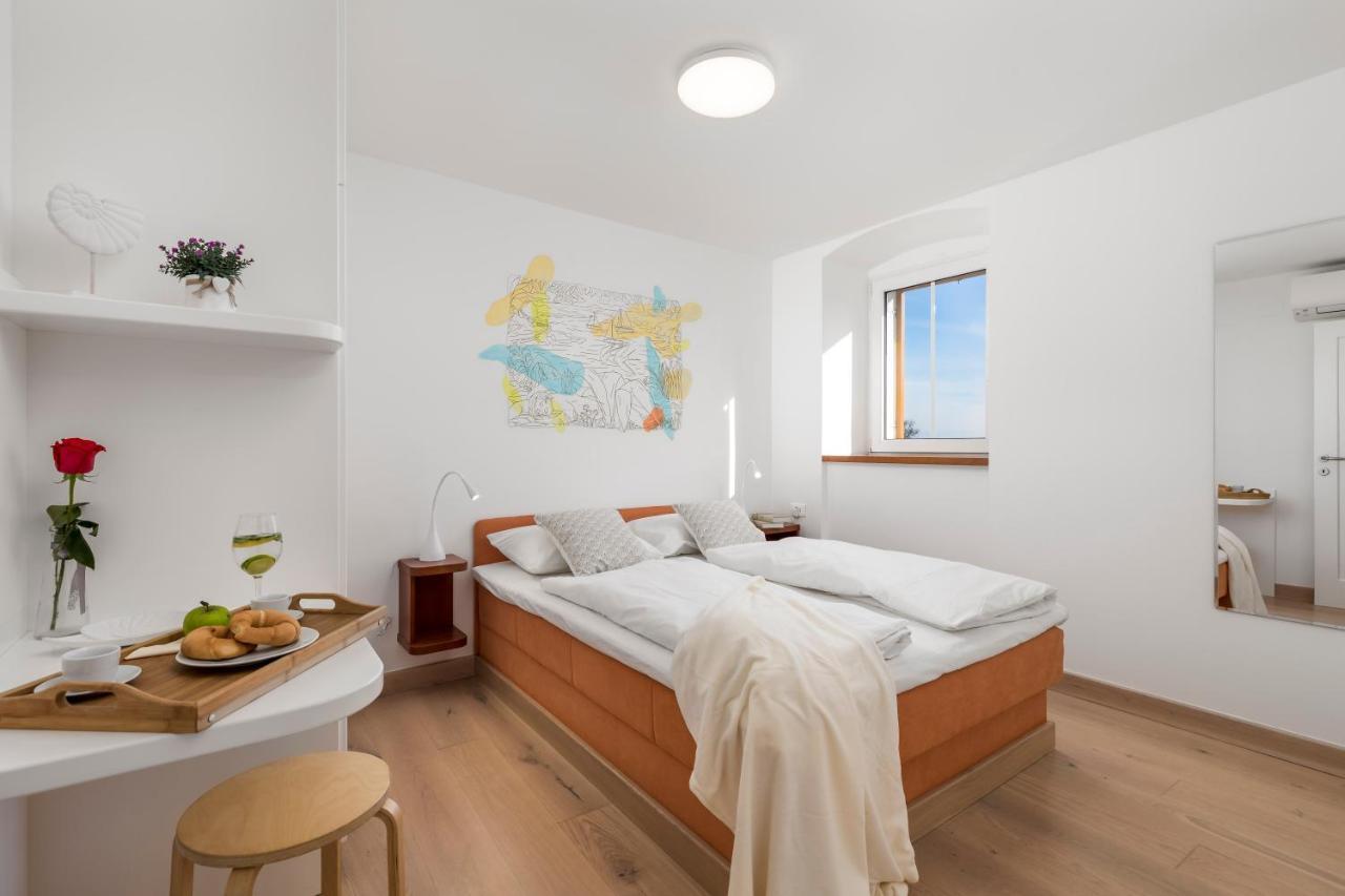 Beautiful Apartment House On The Seaside Ika Exteriör bild