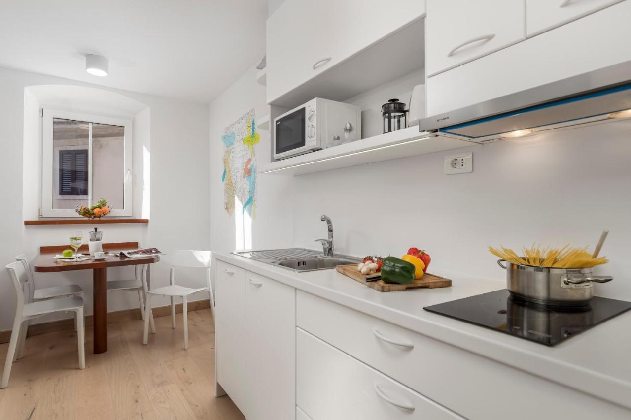 Beautiful Apartment House On The Seaside Ika Exteriör bild